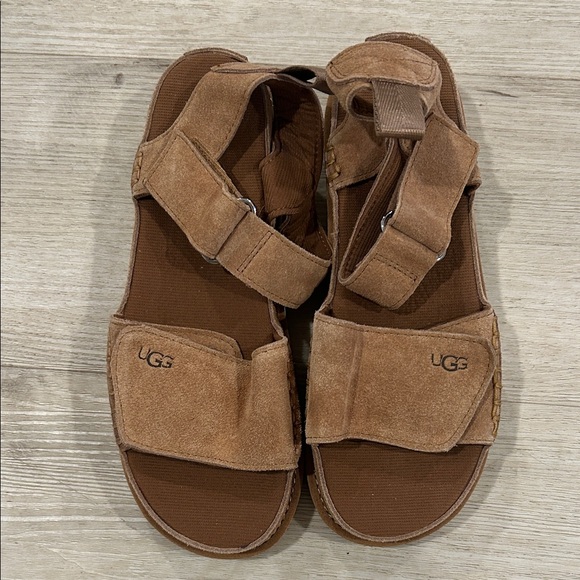 UGG Women's Goldenstar Flat Platform Lug-Sole Sandals in Chestnut 8.5 - Picture 2 of 6